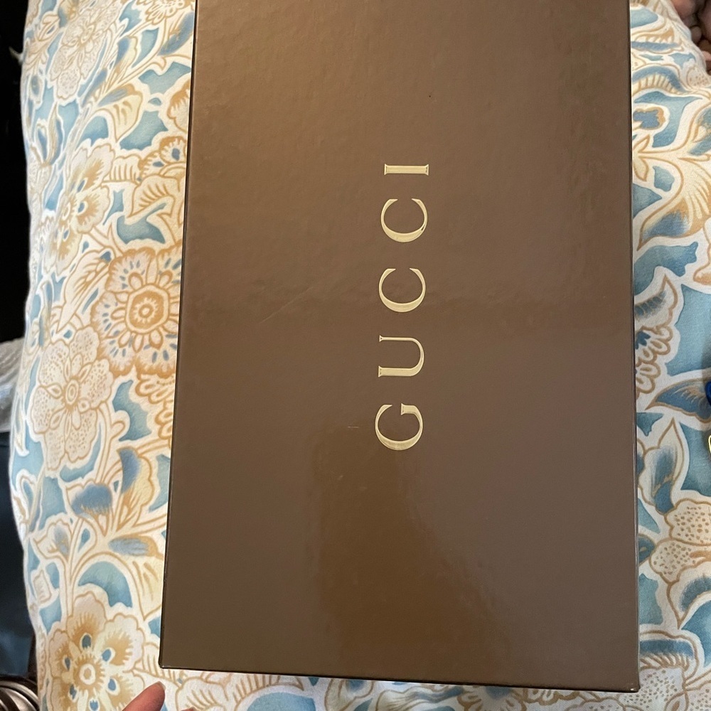 Gucci peep toe pumps, excellent condition. Worn once for a wedding. - Picture 3 of 10